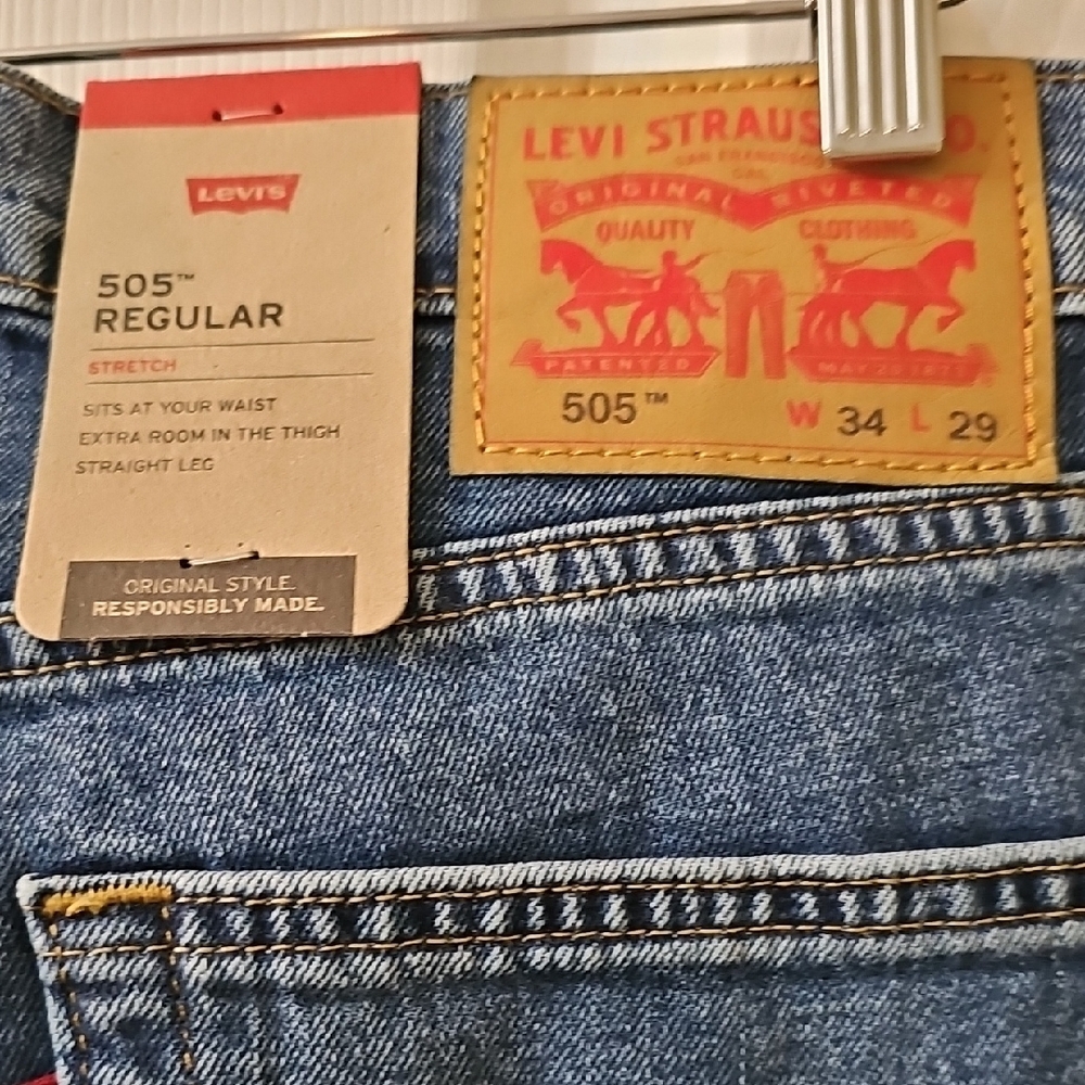 Levi's Relaxed Fit Blue Jeans BRAND NEW W TAGS. - Picture 3 of 6